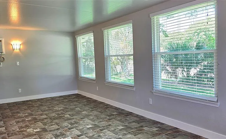 4743 Larchmont Ct — Photo 5