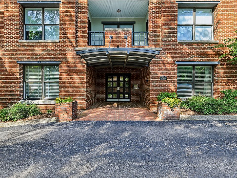 1st image of 4040 Woodlawn Dr Unit 11