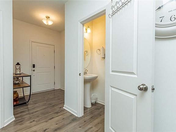4th image of 4044 Monteray Cir