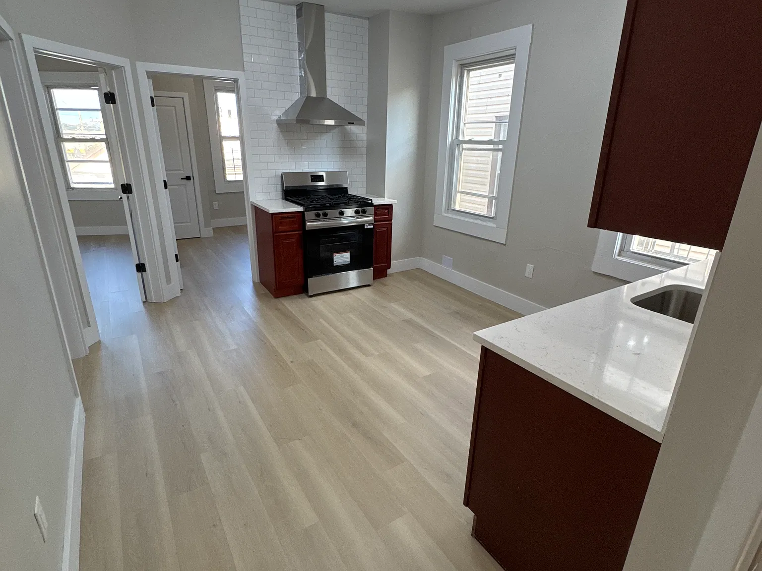 2 bed, 900 sqft, $1,850 — Photo 2