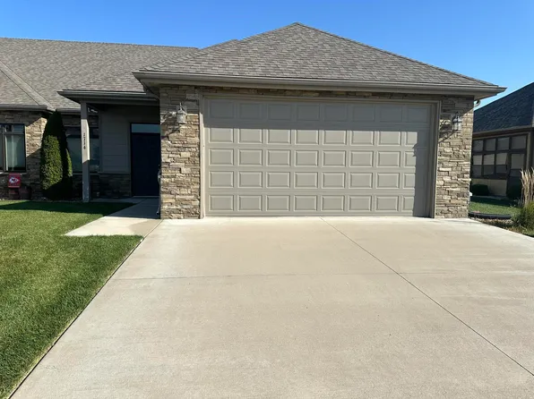 1714 Oakmont Ave, Great Bend, KS 67530