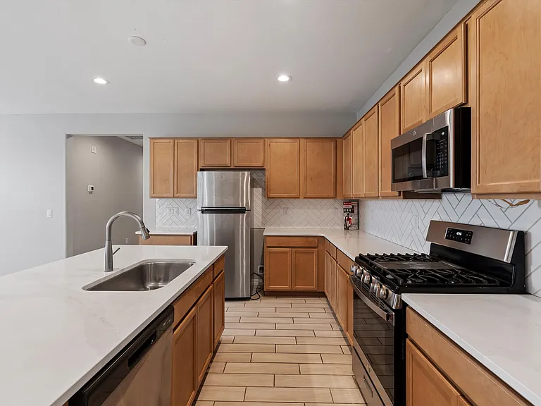 10904 W Harrison St — Photo 13