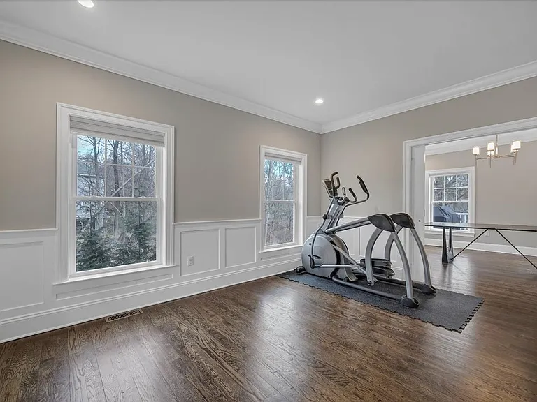 1049 Stillwater Rd — Photo 32