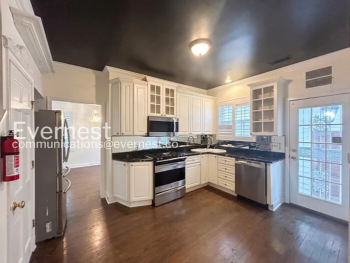 756 S Willett St — Photo 3