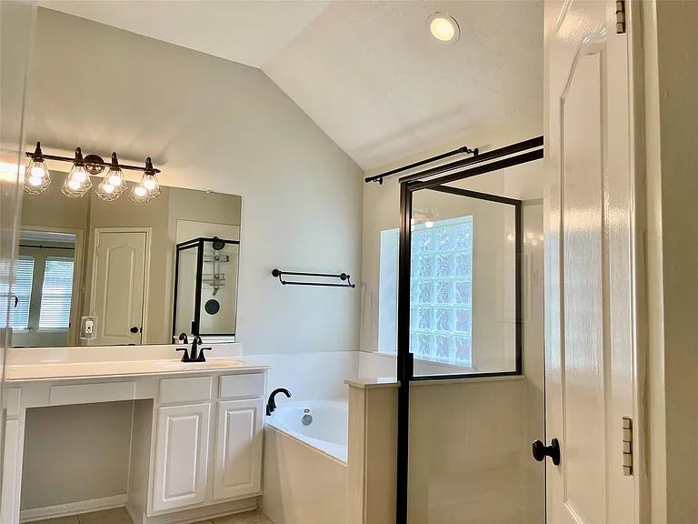 608 Biscayne Bend Ln — Photo 11
