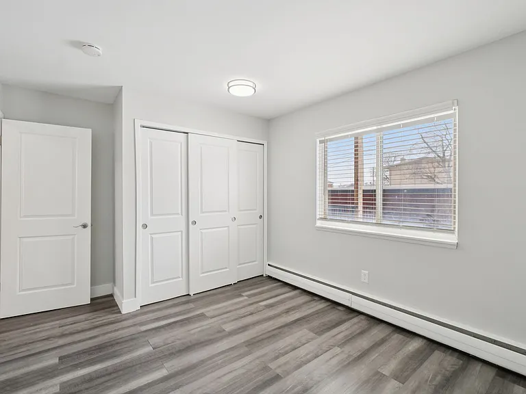 Cherry Hill Village Apartments - Dearborn Heights, MI — Photo 24