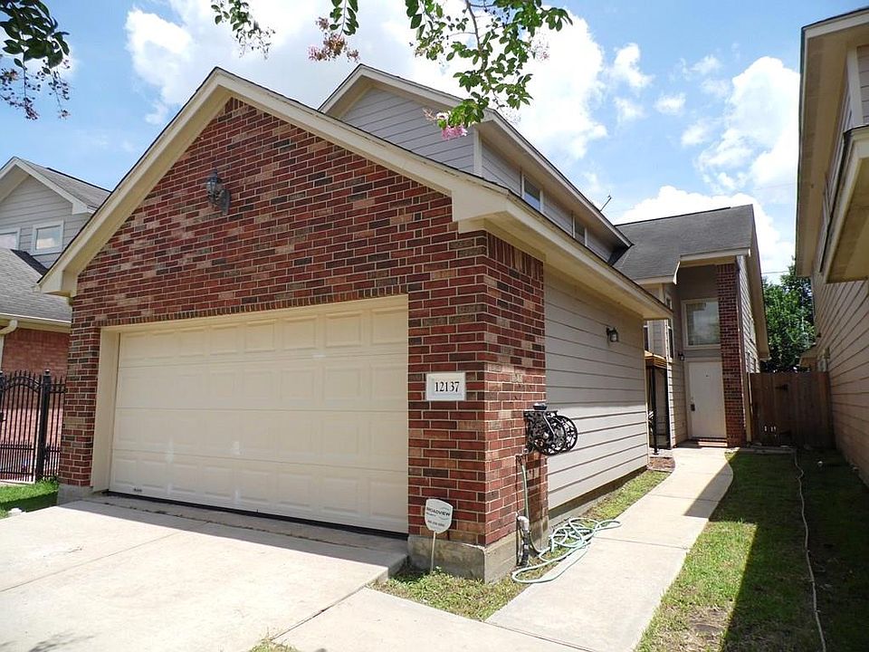 1st image of 12137 Stone East Dr