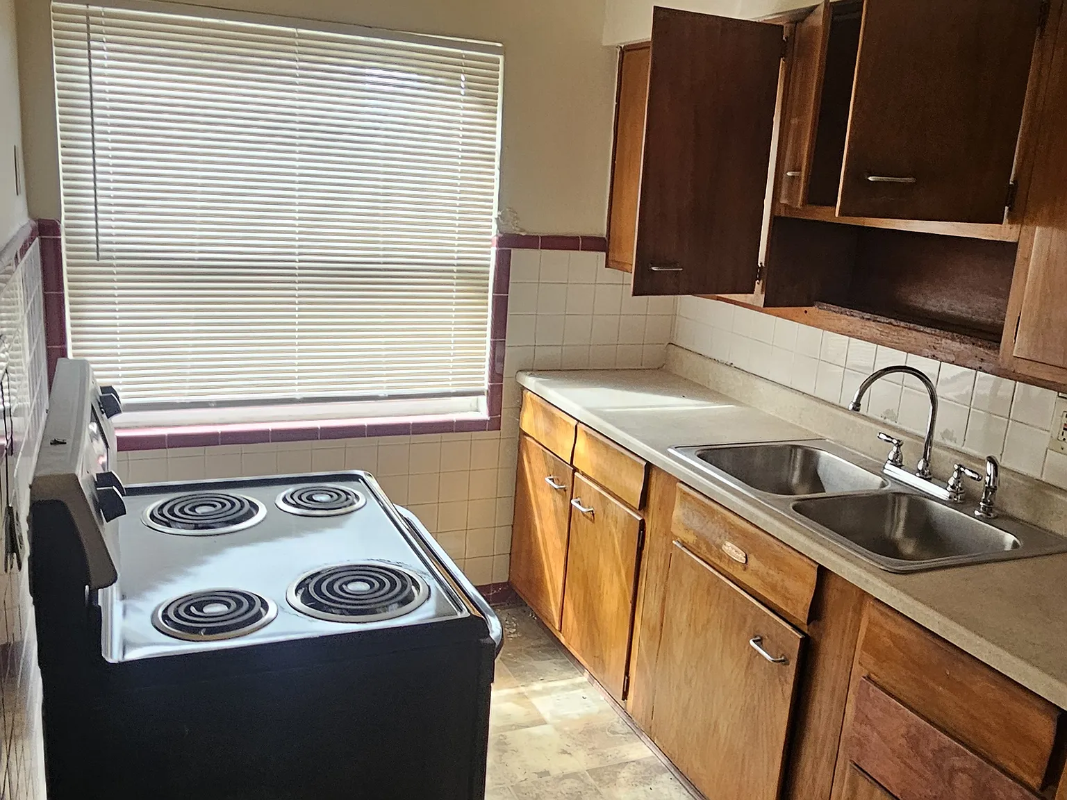1628 Anita Pl — Photo 2
