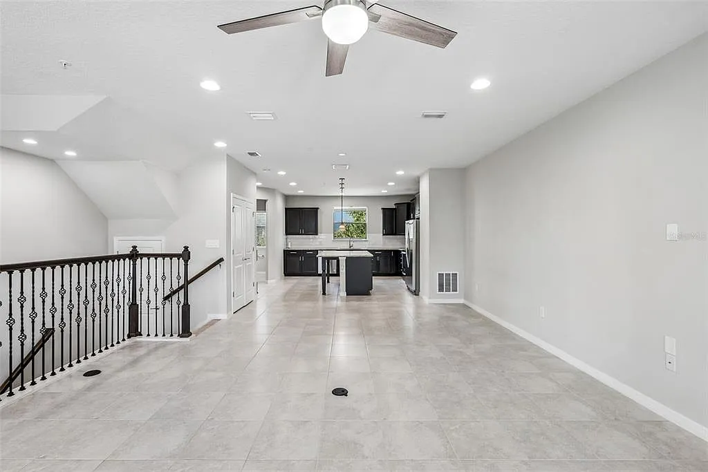 3 bed, 4.5 bath, 2198 sqft, $2,850 — Photo 3