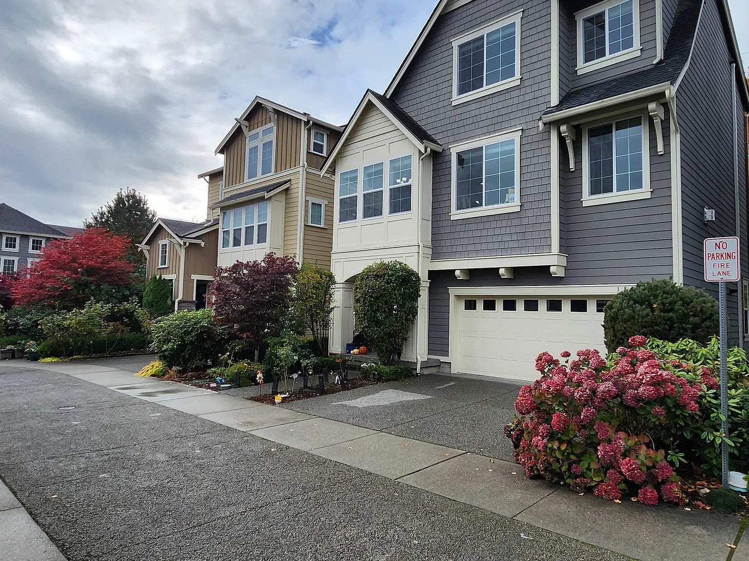 4 bed, 3.5 bath, 2396 sqft, $3,950 — Photo 3