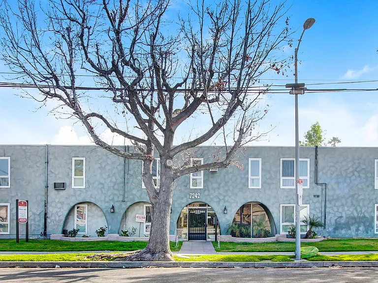 7242 De Soto Ave — Photo 11