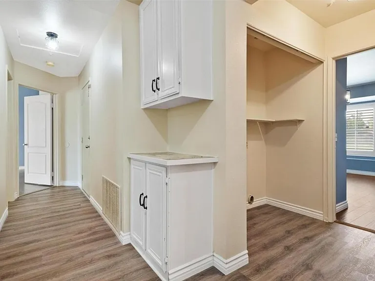 1645 W Victoria St — Photo 22