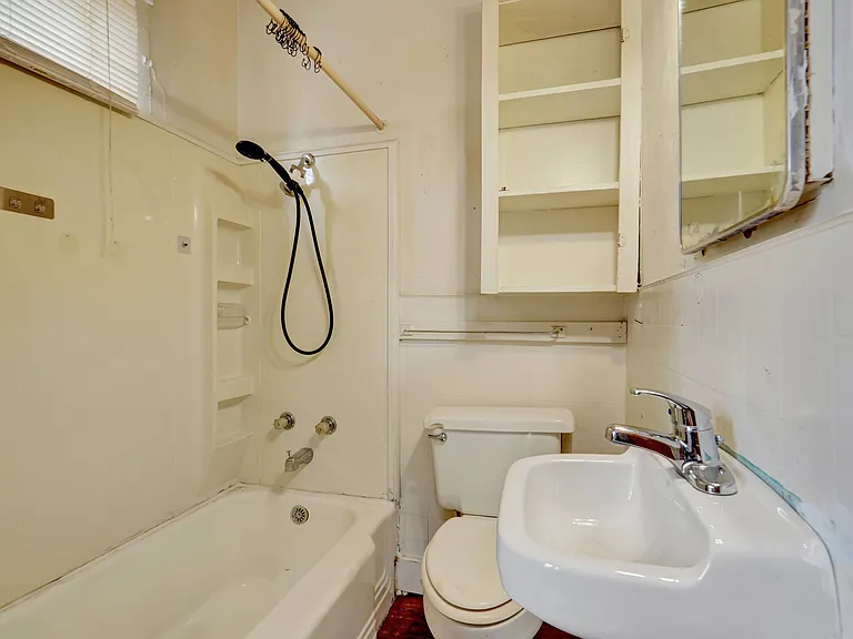 Peak Apartments — Photo 8