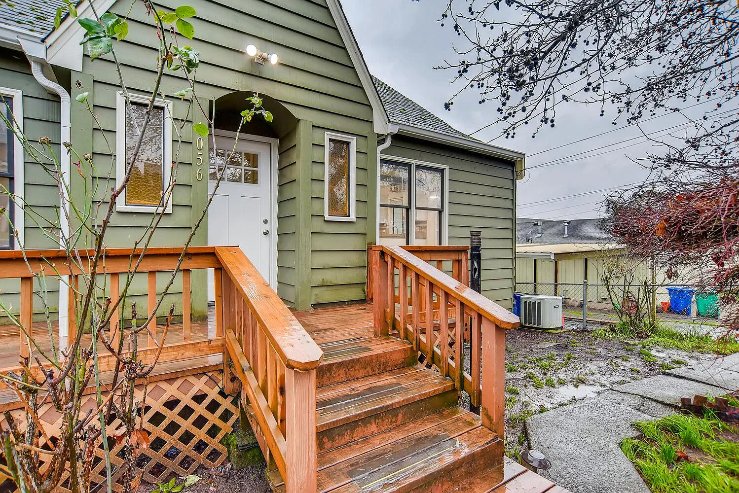4056 SE Washington St — Photo 2