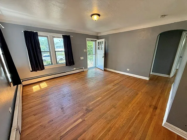 2 bed, 735 sqft, $1,800 — Photo 2