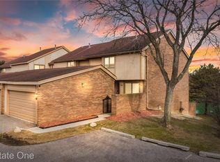 5273 Wright Way E, West Bloomfield, MI