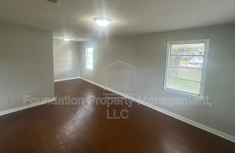 732 Tampa Ave — Photo 7