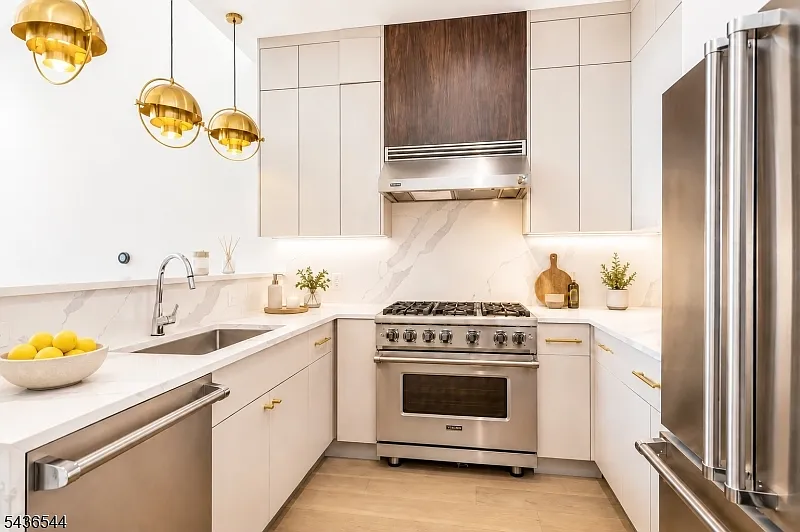 3 bed, 3.0 bath, 2119 sqft, $7,250 — Photo 3