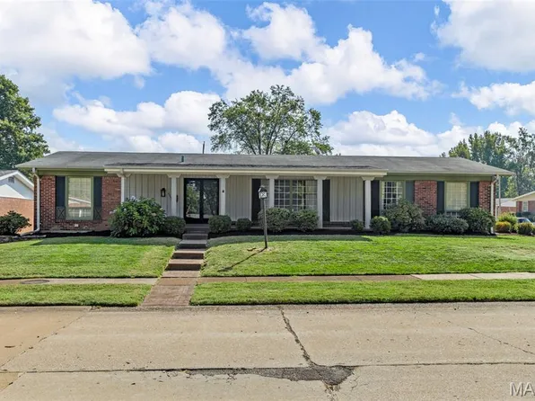 2320 Greenberry Dr, Florissant, MO 63033