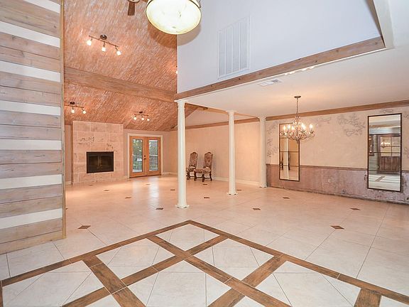5th image of 10511 Hidden Lake Ln