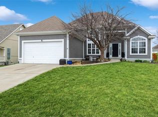 1106 NW Sawgrass Dr, Grain Valley, MO 64029