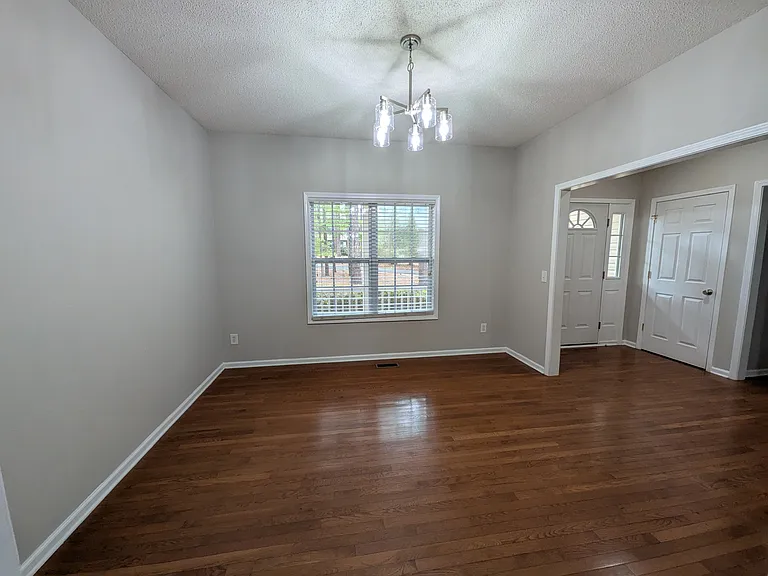 475 Crestview Rd — Photo 4
