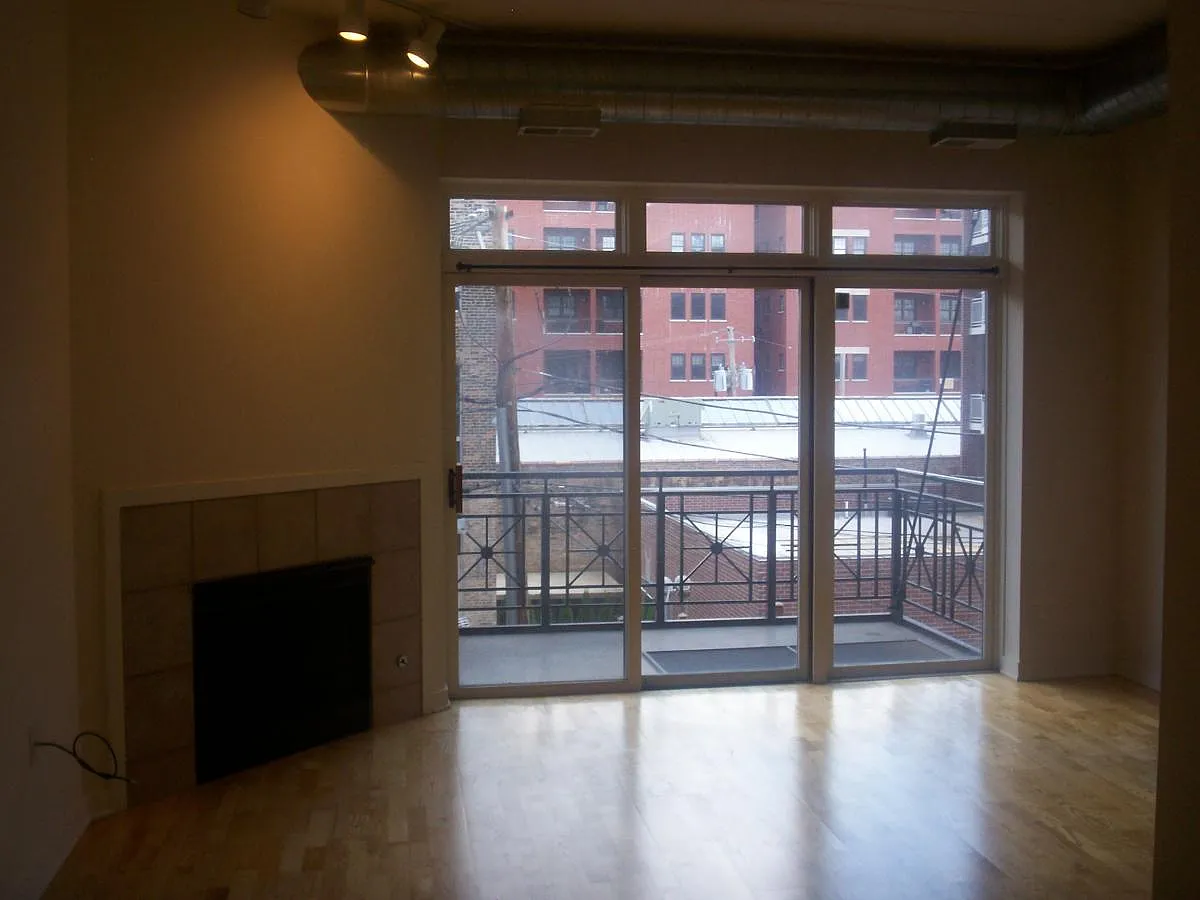 1 bed, 1.5 bath, 910 sqft, $2,400 — Photo 3