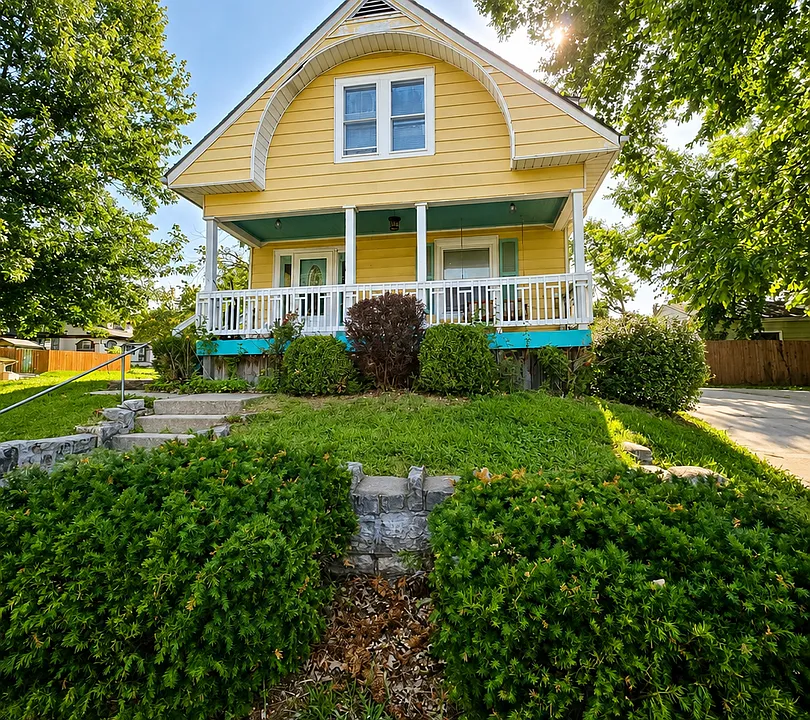 323 N River Blvd