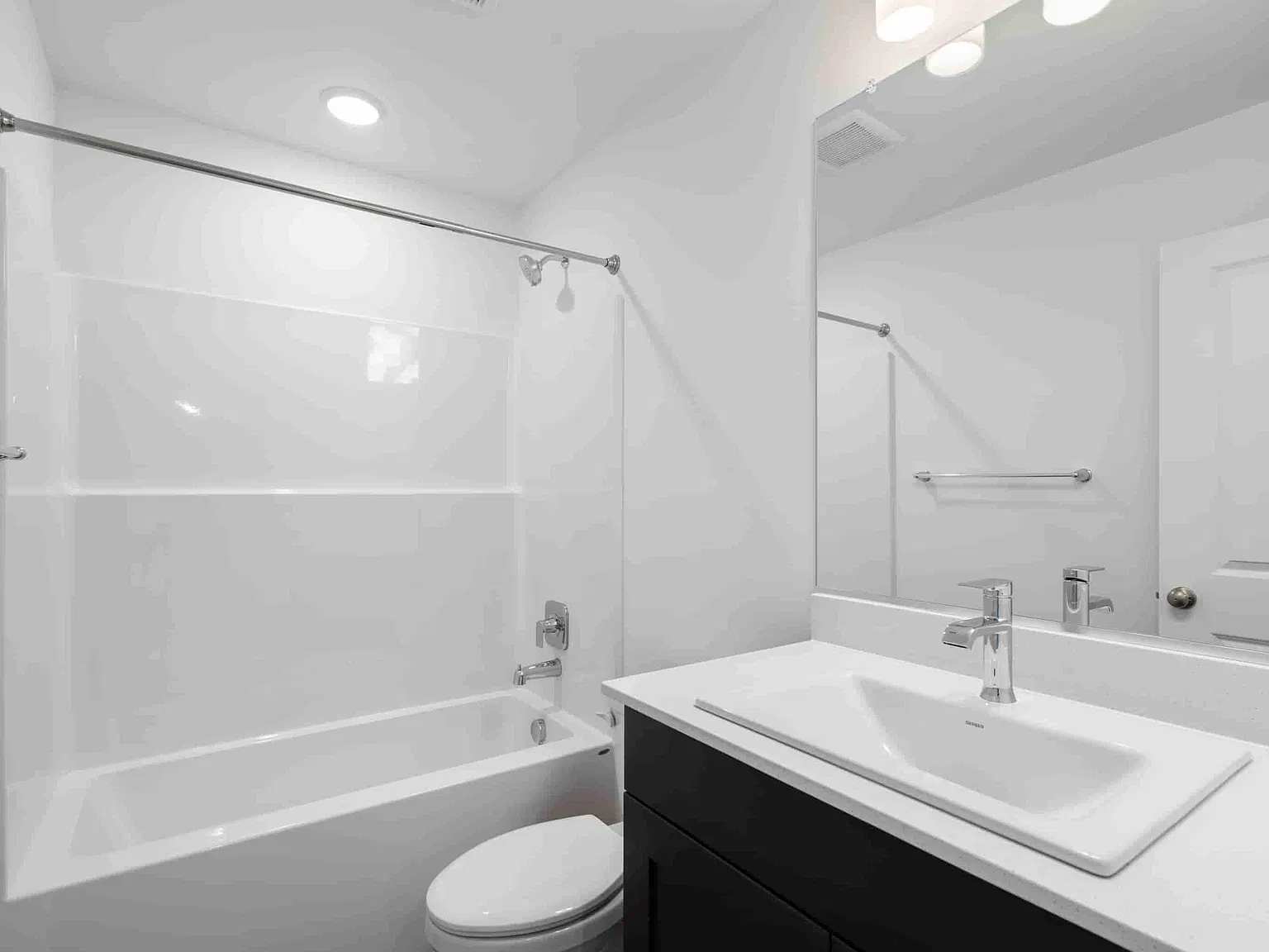 18308 NE 17th St — Photo 3