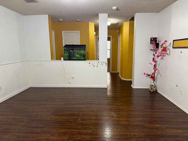 824 Mulder Dr — Photo 7