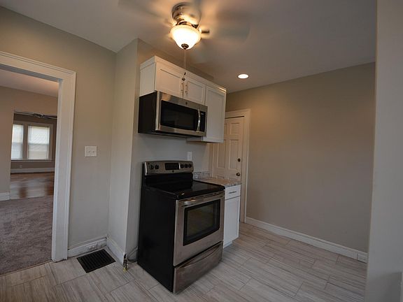 4th image of 975 Burton Ave #2