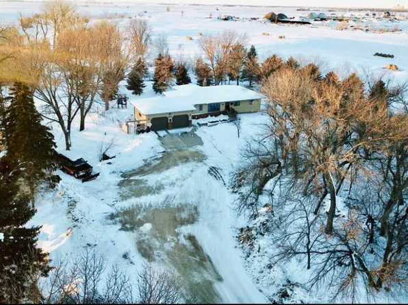 2304 Sanderson Dr, Aberdeen, SD 57401