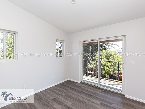 5th image of 4435-4439 Menlo Ave #9afaf94e0
