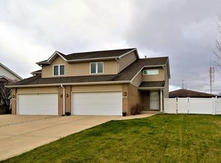 2392 Caton Crest Dr, Crest Hill, IL 60403