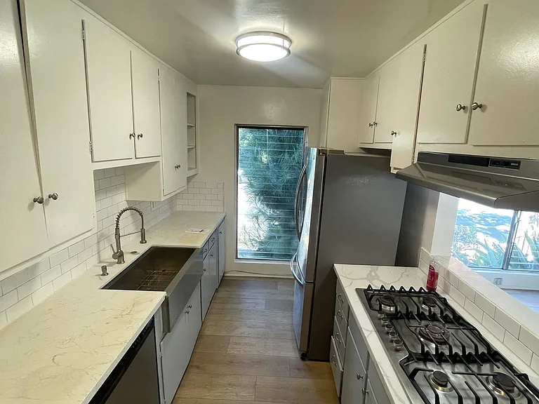 6310 Whitsett Ave #1 — Photo 2