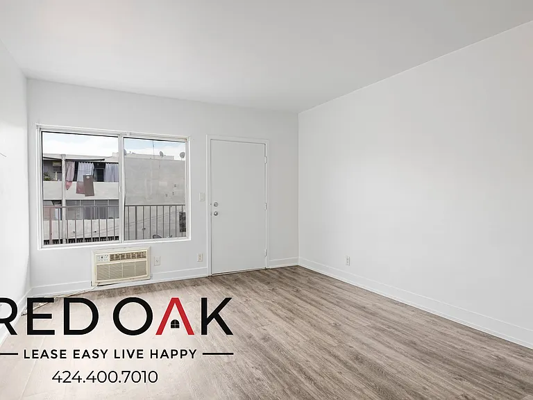 5128 De Longpre Ave #18 — Photo 6