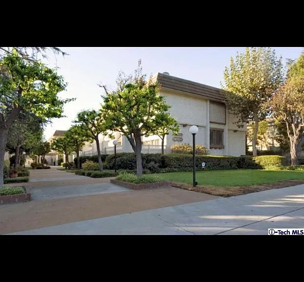 848 W Huntington Dr #40 — Photo 16