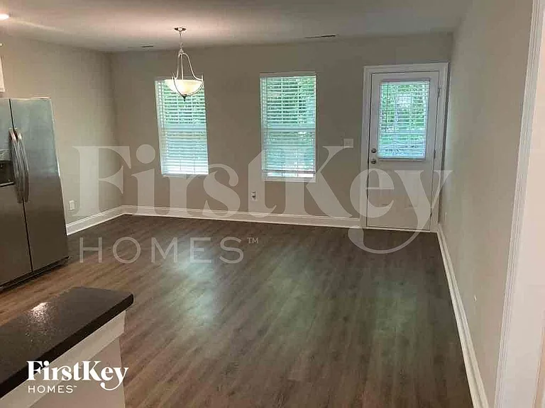 2047 Samantha Dr — Photo 7
