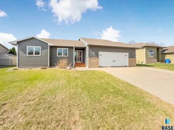 305 W Hackberry St, Brandon, SD 57005