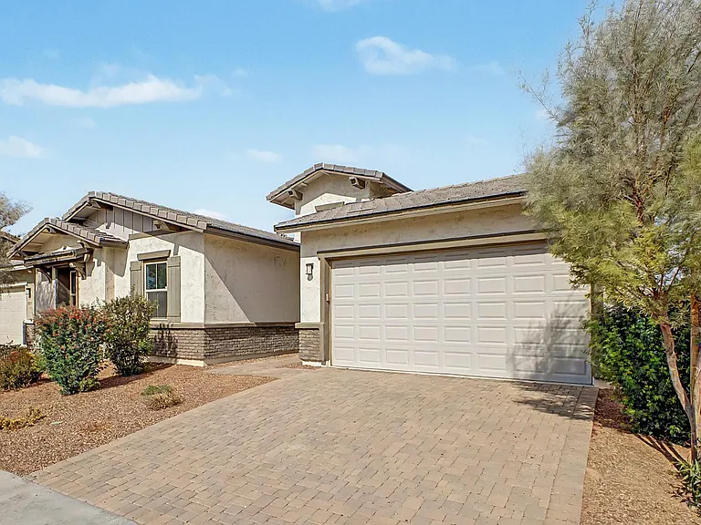 13103 N 174th Dr — Photo 4