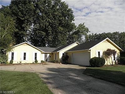 1st image of 484 Waterbury Dr