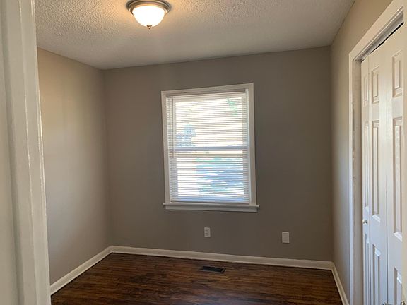 5th image of 4827 Kyle Ln NW