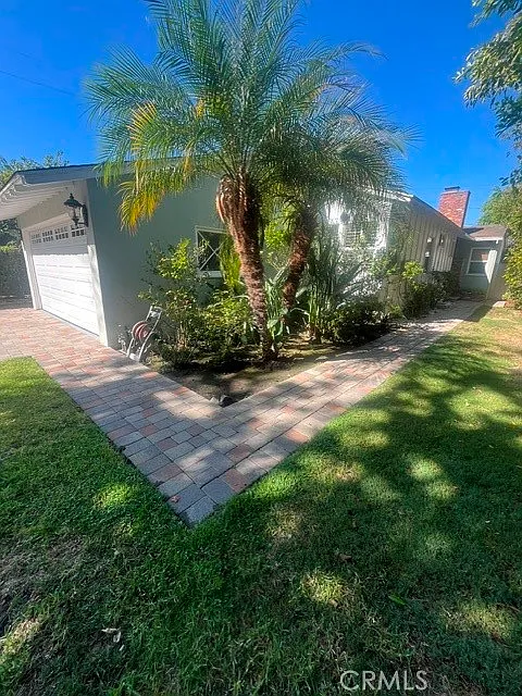 3 bed, 1405 sqft, $5,825 — Photo 2