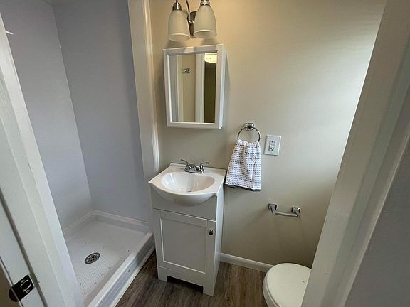 5th image of 101 E Grand Ave #101
