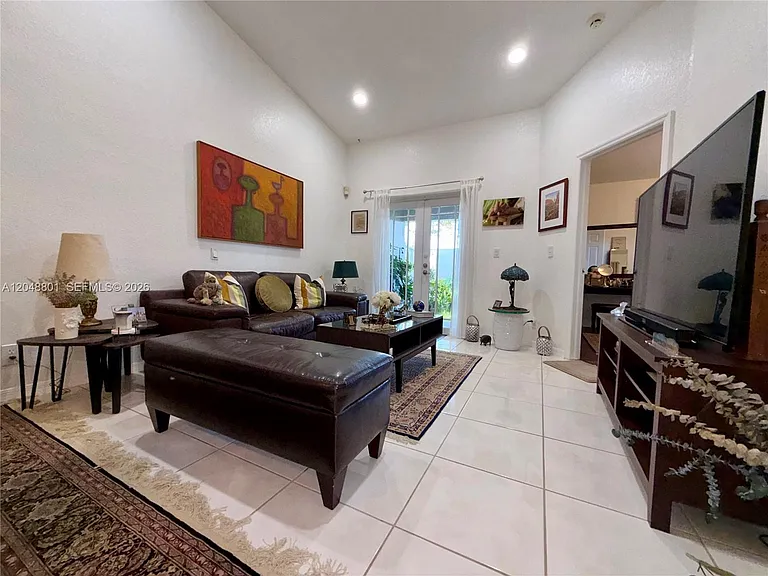 11301 SW 17th Ct — Photo 7