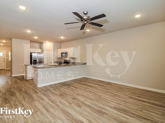 5th image of 618 Sophia Way
