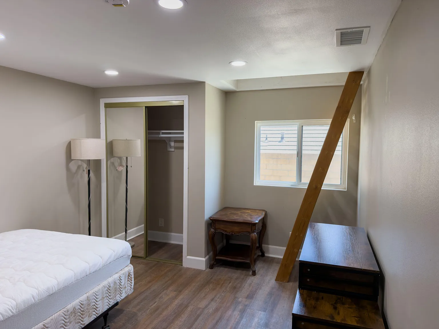 4 bed, 3.0 bath, 2500 sqft, $1,135 — Photo 3