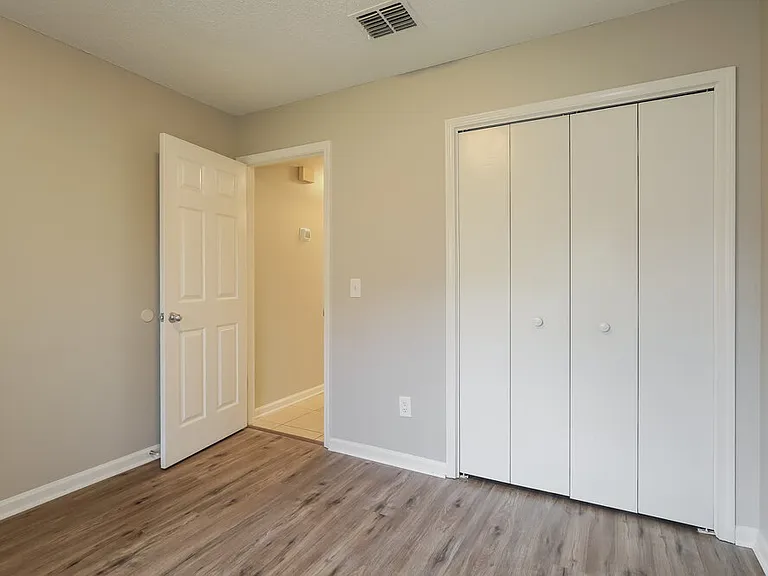 1804 Sherwood Dr — Photo 13