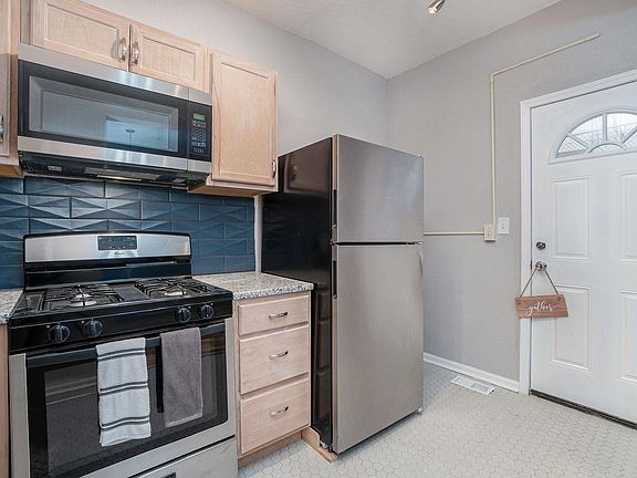 5th image of 416 Montgall Ave #2