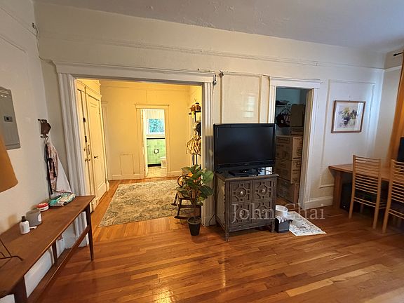 3rd image of 70 Chiswick Rd APT 4
